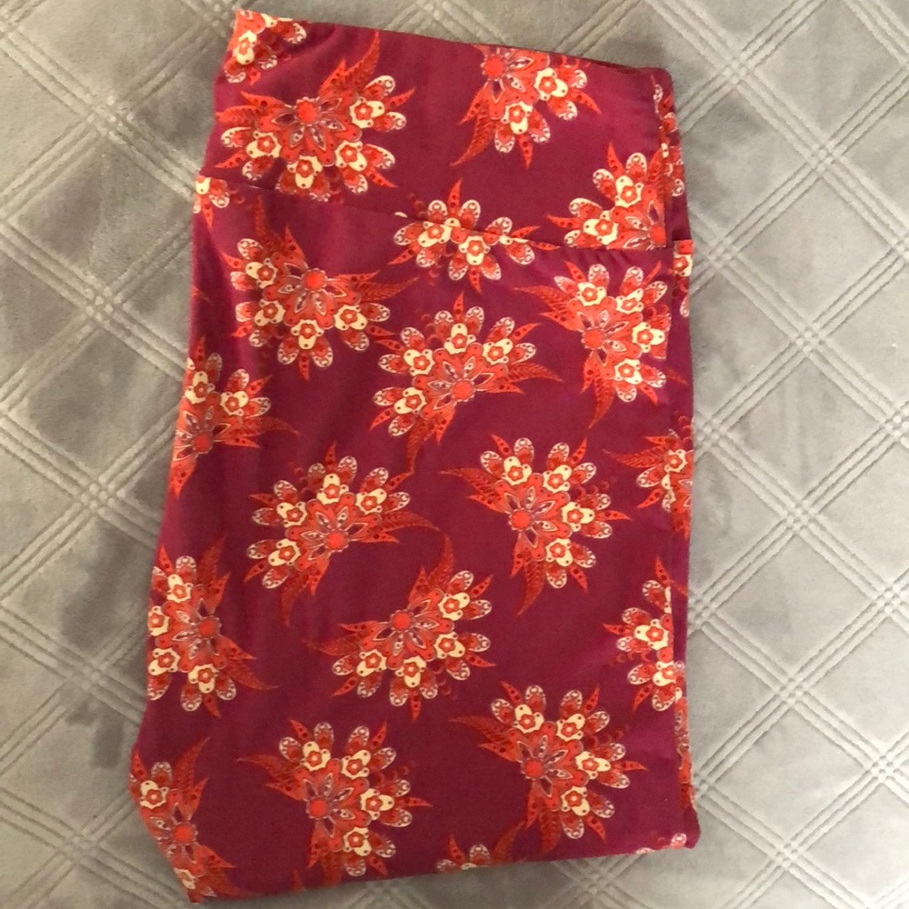 NWOT Tall and Curvy LuLaRoe Leggings